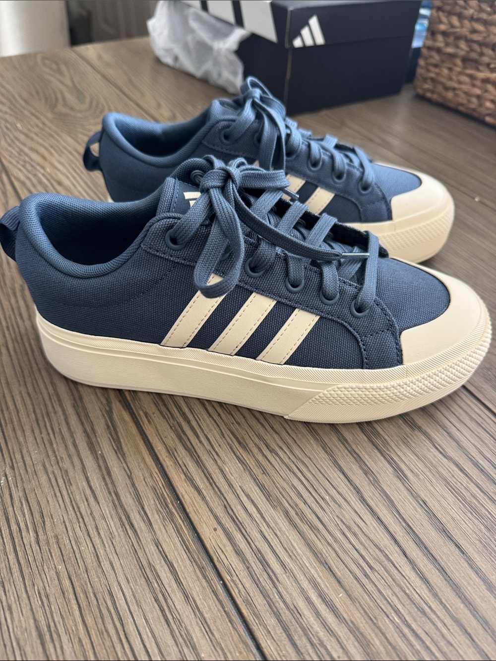 *NWOT* *BOX INCLUDED* Women’s Adidas Bravada 2.0 Platform Sneaker